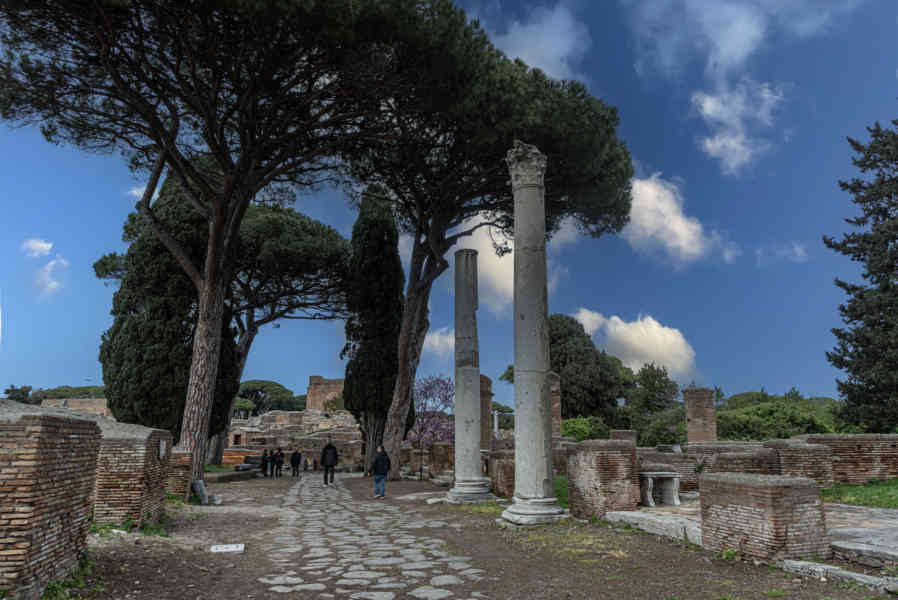 Italia - Ostia 46 - parque arqueológico de Ostia Antica.jpg